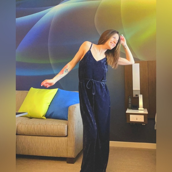 Meet your Posher, Megan 🧘🏻‍♀️ - Picture 4 of 6